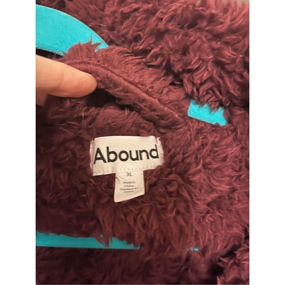 Abound Fluffy Robe   - Picture 3 of 4